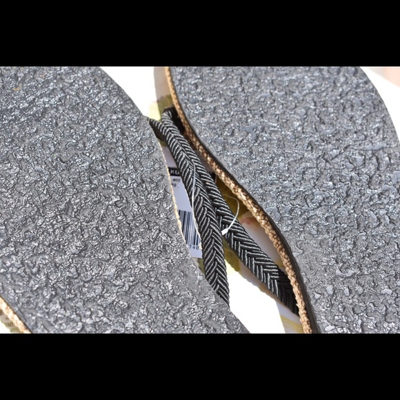 🏖Adorable Kultura Beaded Flip Flops🏖 - Picture 7 of 7